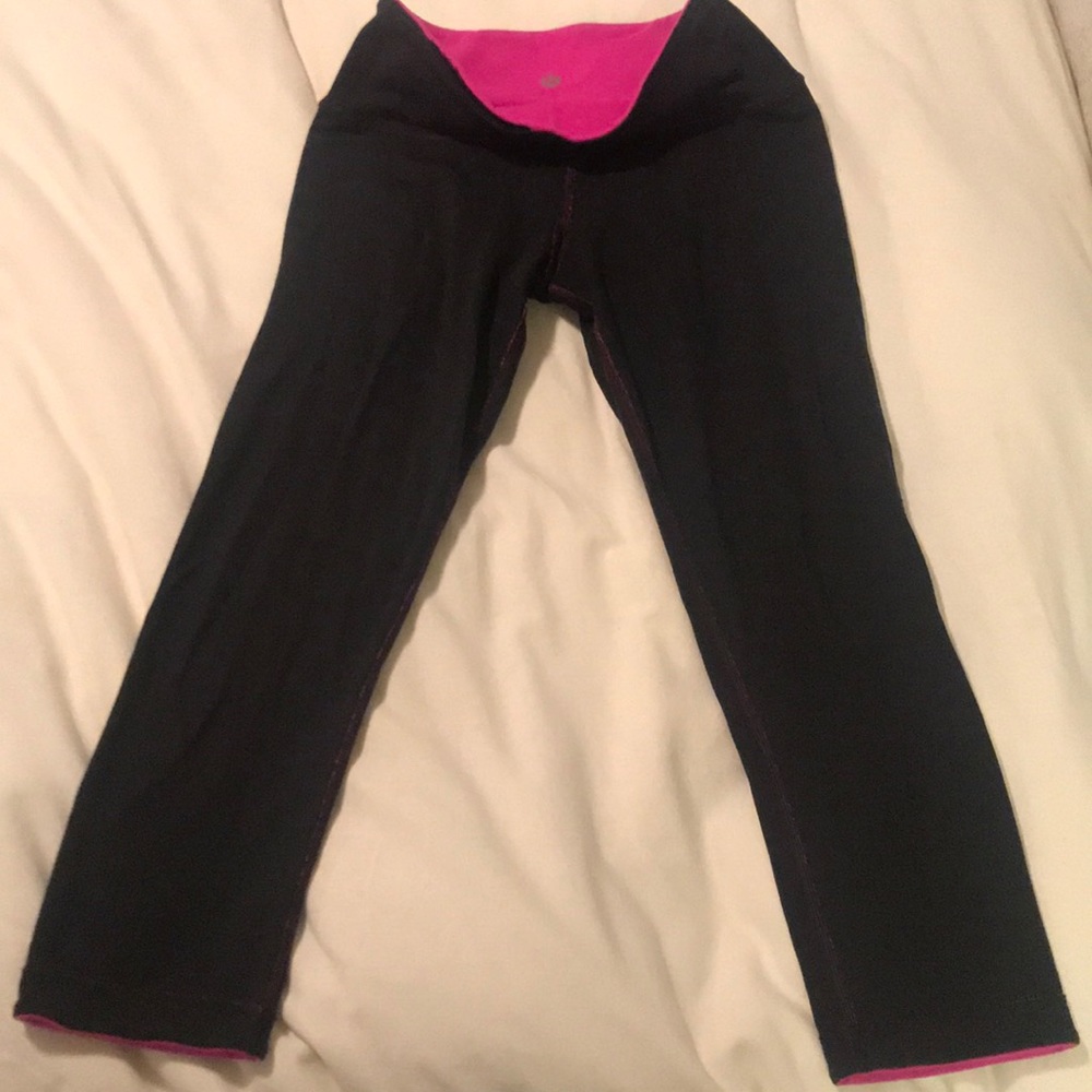 Lululemon reversible black & hot pink low rise